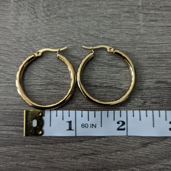 NEW Women’s Gold Plated Round Pierced Hoop Earrings 18K / jewelry - Picture 7 of 8